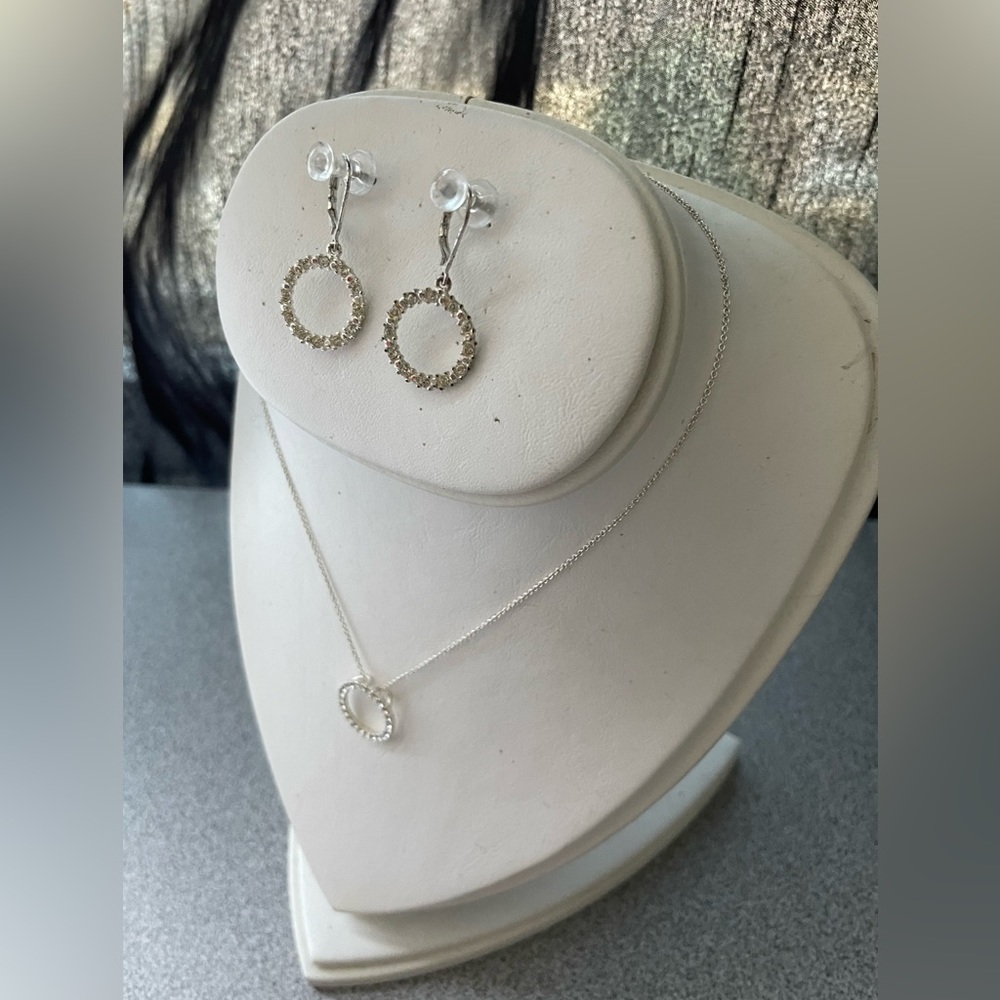 Avon Clear Rhinestone Circle Silver Toned Necklace Earrings Set